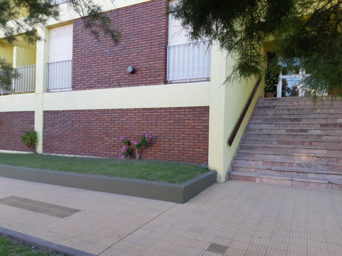 Venta de departamento en monte hermoso foto desde el exterior